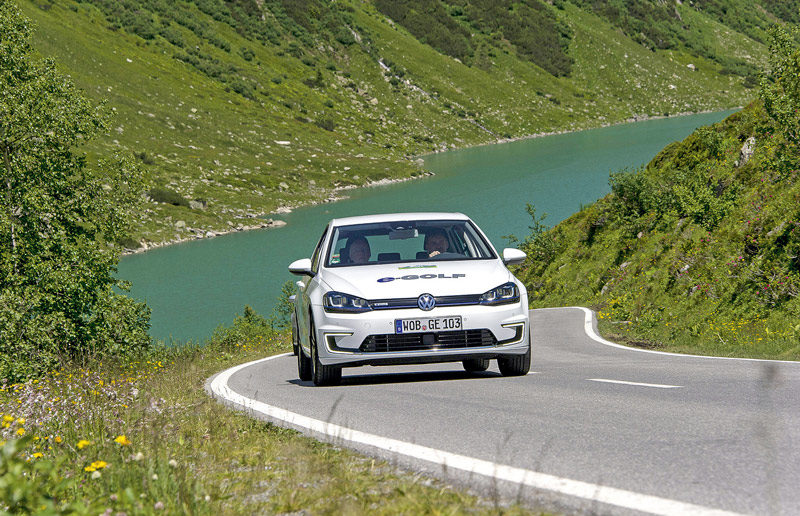 Über Stock, Stein und Asphalt: Es scheint bergauf zu gehen mit dem e-Golf. 