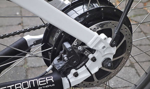 Der kräftige, getriebelose Motor sitzt im Hinterrad.